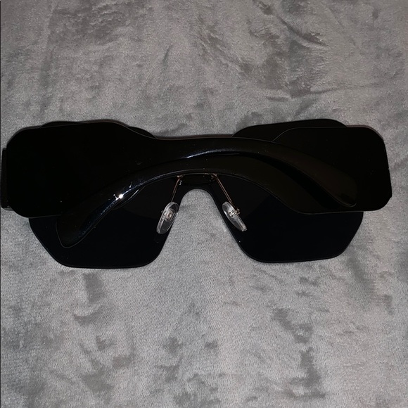 SOLD! Trendy Large Retro Sunglasses! - Picture 8 of 8